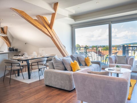Patio, View (from property/room), Living room, Seating area, Dining area, Mountain view
