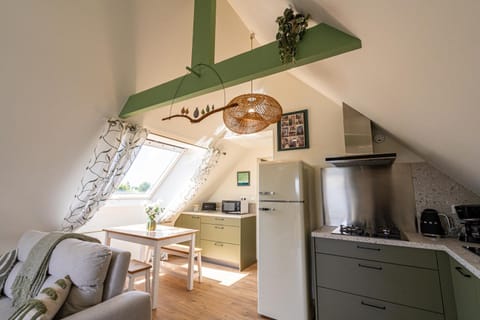 Kitchen or kitchenette, Living room, Seating area, oven, pet friendly, stove, toaster