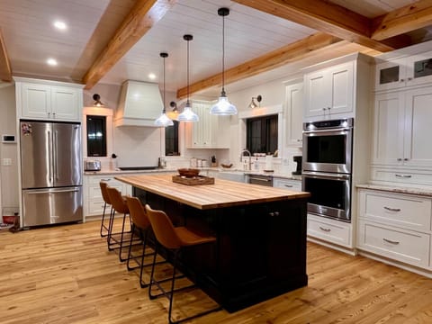 Kitchen or kitchenette, Seating area, kitchen, kitchen