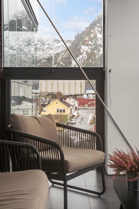 Oceanfront Balcony Apartment Apartment in Lofoten