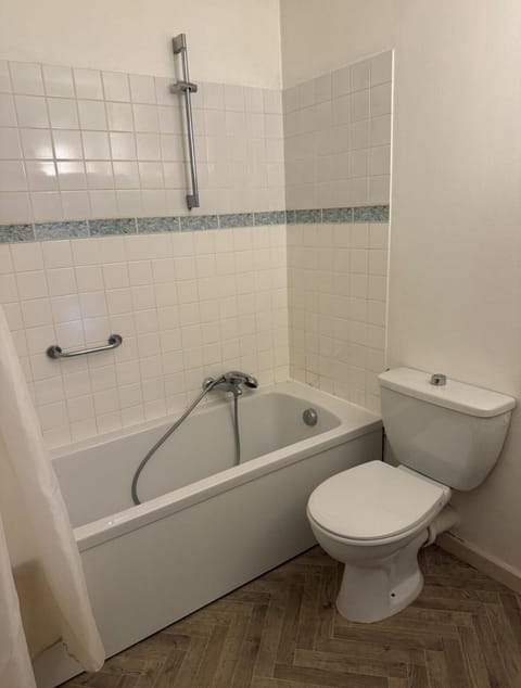 Shower, Toilet, Bathroom, Bath