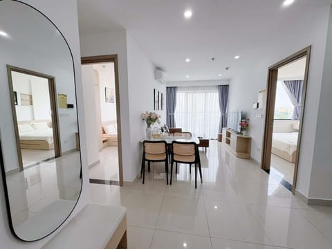 Living room, Photo of the whole room, Seating area, Dining area