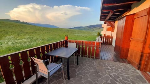 Balcony/Terrace, Mountain view