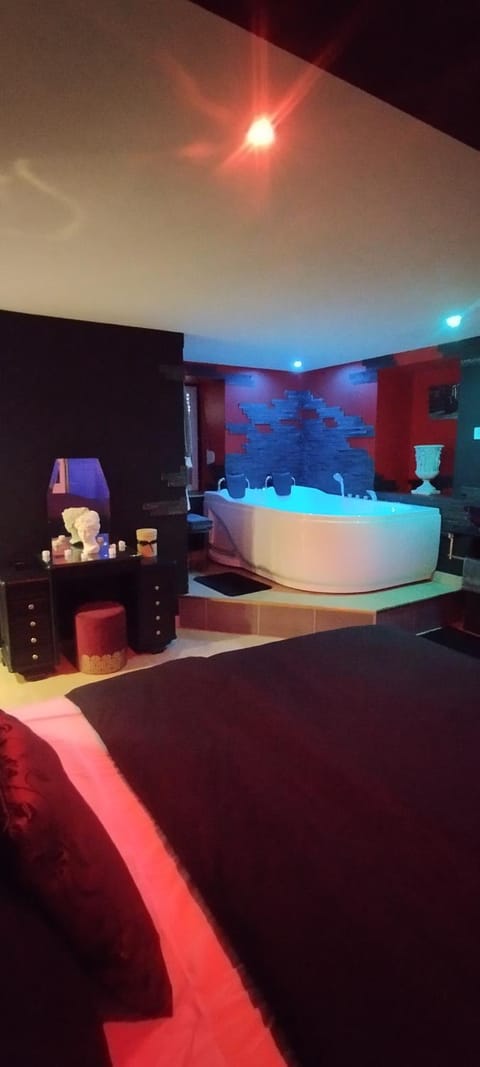 Hot Tub, Bedroom