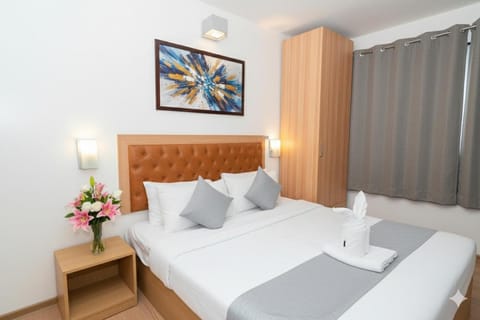 Bed, Photo of the whole room, Bedroom, soundproof