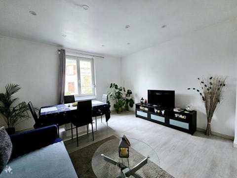 TV and multimedia, Living room, Dining area