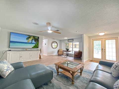 Siesta Key Paradise, Vacation Pool Home, Near Beach, Restaurants and More House in Siesta Beach