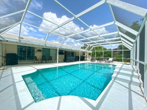 Siesta Key Paradise, Vacation Pool Home, Near Beach, Restaurants and More House in Siesta Beach