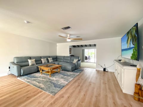 Siesta Key Paradise, Vacation Pool Home, Near Beach, Restaurants and More House in Siesta Beach