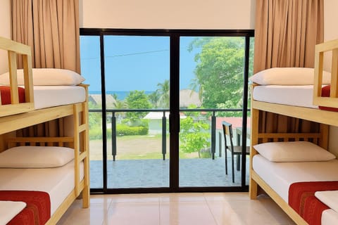 Bedroom, bunk bed