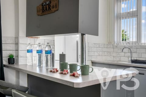 Family&GroupRetreat GamesRoom Villa in Leicester