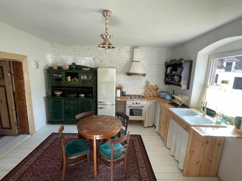 Kitchen or kitchenette, Dining area, dishwasher, oven