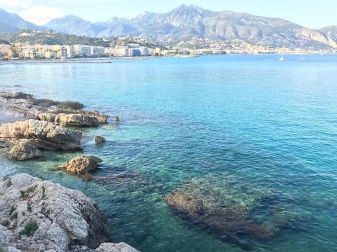 Mountain view, Sea view