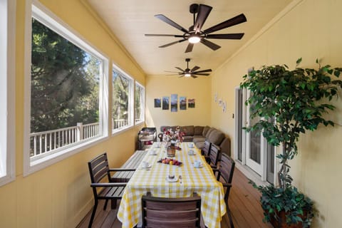 Yosemite-bound, Fun at the lake, Spacious & stylish 6 Bdr home with game room House in Groveland