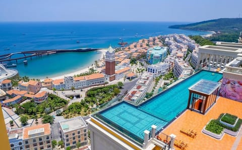 Bird's eye view, Swimming pool