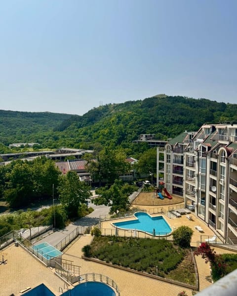 Property building, Natural landscape, Bird's eye view, View (from property/room), Mountain view, Pool view, Swimming pool