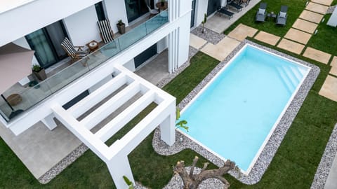 Property building, Day, Garden, View (from property/room), Balcony/Terrace, Garden view, Pool view, Swimming pool