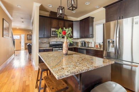 Garfield 2BR - New Build - Foodie-Friendly Stay House in Portland