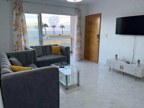 Communal lounge/ TV room, TV and multimedia, Living room
