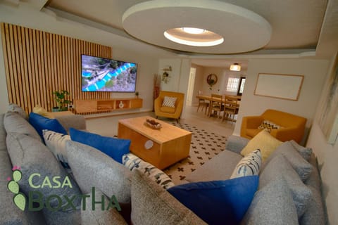 TV and multimedia, Living room, Seating area, Evening entertainment