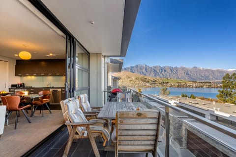 Balcony/Terrace, Balcony/Terrace, Lake view, Lake view, Mountain view, Mountain view