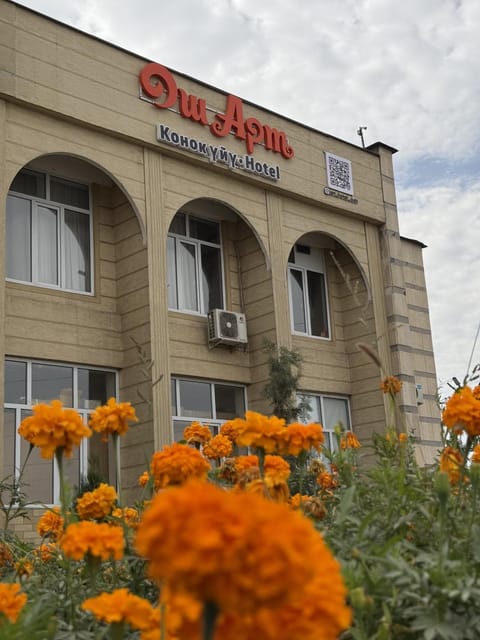 Property building, Facade/entrance, Day