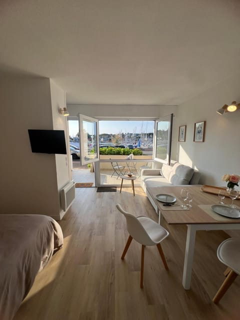 View (from property/room), Balcony/Terrace, Seating area, Dining area