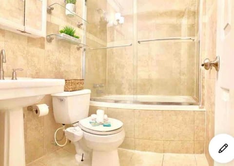 south beach apartment 5 min walk to the ocean Apartment in Flamingo Lummus