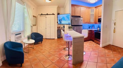 south beach apartment 5 min walk to the ocean Apartment in Flamingo Lummus