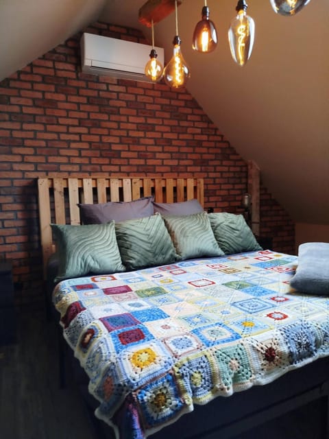 Bedroom, air conditioner