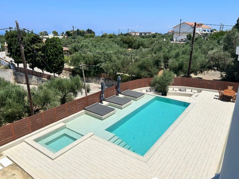 Hot Tub, Swimming pool