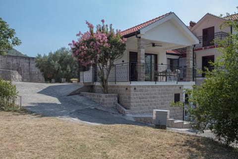 Property building, Day, Neighbourhood, Street view