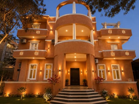Property building, Facade/entrance, Night