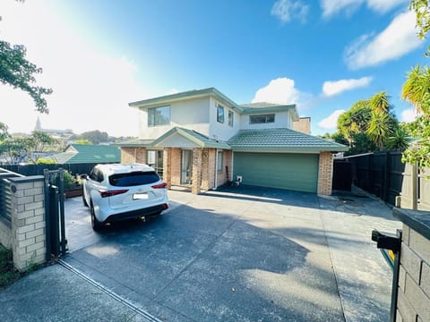 Deluxe Beauty House near Auckland Airport and City House in Auckland
