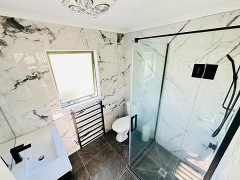 Deluxe Beauty House near Auckland Airport and City House in Auckland