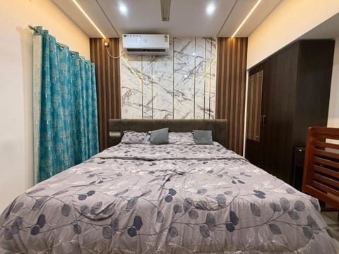 Bed, Photo of the whole room, Bedroom, wardrobe, air conditioner