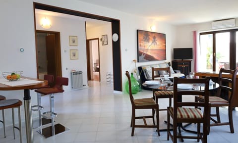 Living room, Seating area, Dining area