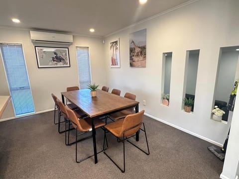 Relax near Auckland city & enjoy House in Auckland