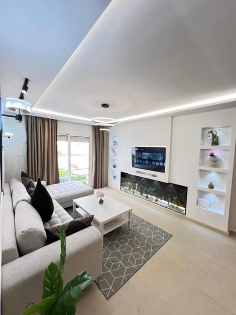 Communal lounge/ TV room, Living room, Seating area, Evening entertainment