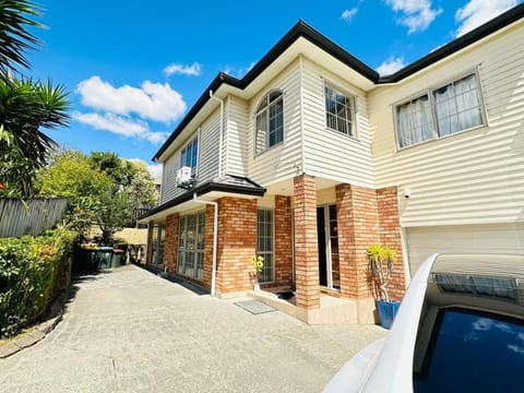 Rest in Auckland City, Sylvia Park New Zealand House in Auckland