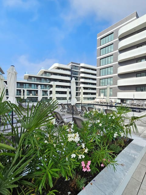 Property building, Garden, Swimming pool