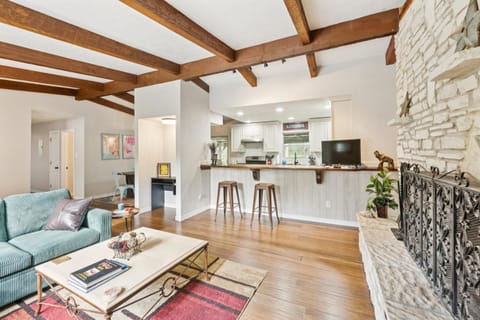 Hill Country Getaway Near San Marcos River home House in San Marcos