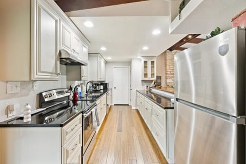 Hill Country Getaway Near San Marcos River home House in San Marcos