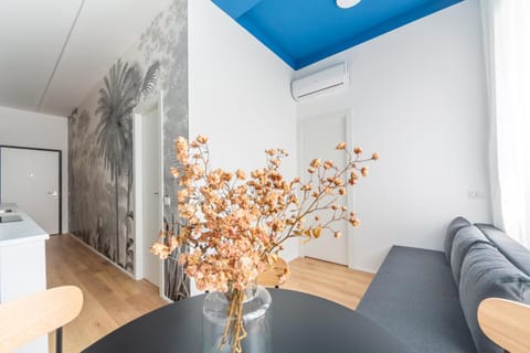 Living room, Seating area, Dining area, air conditioner