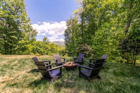 Modern Cabin, Secluded, Views, Lake, Private Dock, WIFI Cabin in Nantahala Lake