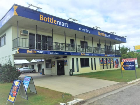 Property building, Day, Property logo or sign, On-site shops, On site, Street view, Alcoholic drinks