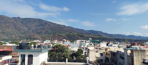 Nearby landmark, Day, Neighbourhood, Natural landscape, Bird's eye view, City view, Street view, Parking