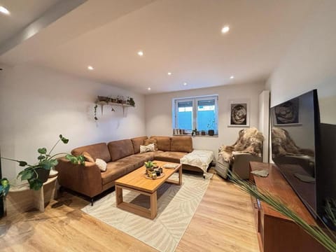 Communal lounge/ TV room, TV and multimedia, Living room, Seating area