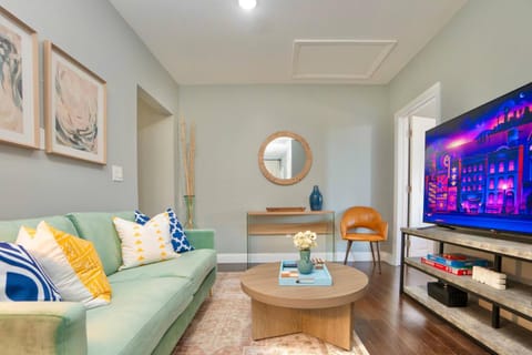 TV and multimedia, Living room, Decorative detail, Seating area