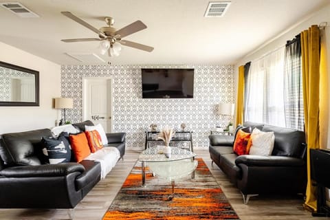 Communal lounge/ TV room, TV and multimedia, Living room, Seating area